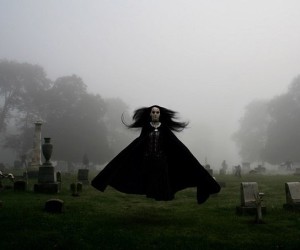 Девушка с кладбища